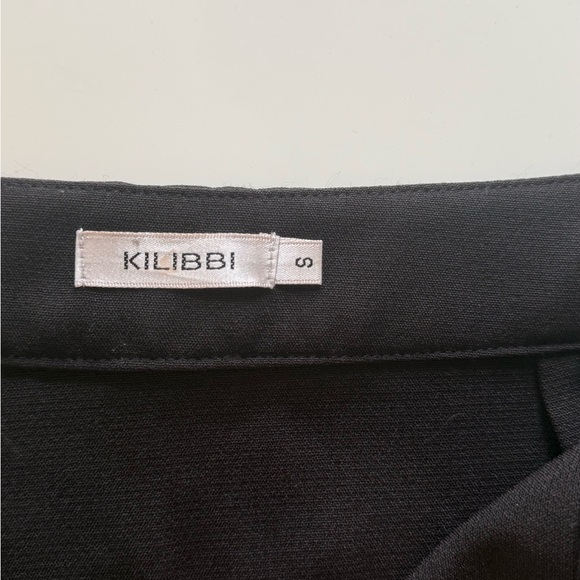 3/$25✨Vintage Black Floral Embroidered High-Waisted Mini Skirt – with pockets - Picture 4 of 12